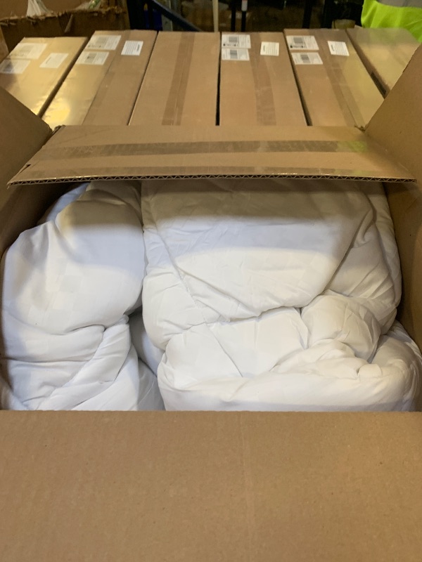 Photo 1 of 3 Inch Ultra-Fluffy Memory Foam Mattress Topper Queen for Back Pain, Soft Comfy Pillow Top Queen Mattress Topper with 4X Support, Mattress Pad with Breathable Air Mesh Sides, 6-21'' Deep Pocket