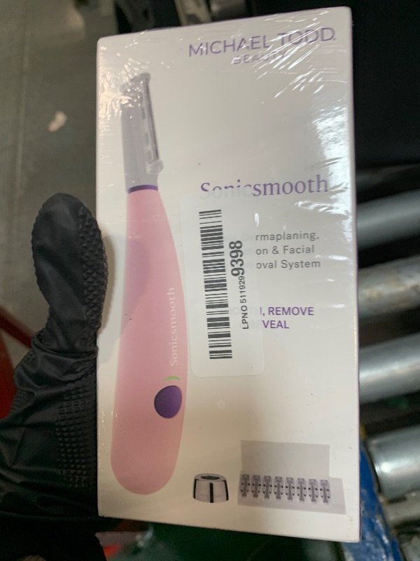 Photo 1 of ** FACTORY SEALED** Michael Todd Beauty Sonicsmooth Dermaplane Razor for Women Face + Eyebrow trimmer Dermaplaning System - Peach Fuzz Remover - 8 Weeks of Dermaplaning Blades
