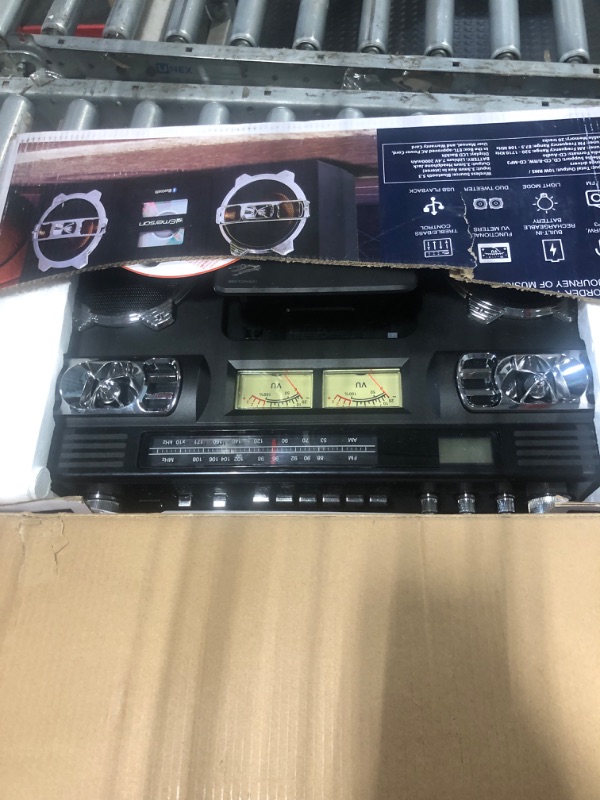 Photo 1 of ***CD DOOR DOESN'T CLOSE*** Emerson EPB-3004 Portable CD Player with AM/FM Radio, 20-Track Programmable Memory, High-Performance Speakers, AUX-in Jack, and Built-in Rechargeable Battery - Compatible with CD, CD-R/RW, CD-MP3