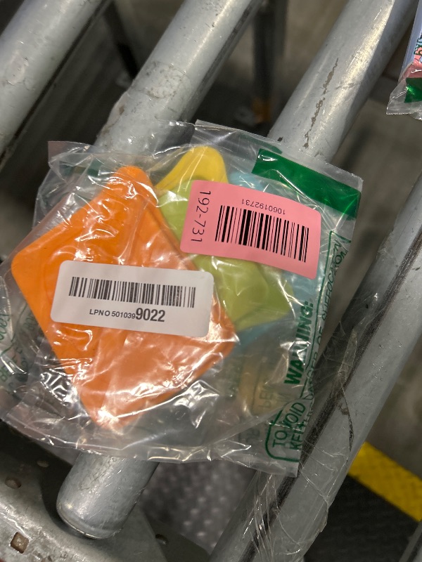 Photo 1 of **NEEDS CLEANING**
Giichen Baby Food Lids Compatible with Gerber Food Containers, BPA Free Silicone Baby Food Containers Lids for Baby Food Storage, Reusable and Dishwasher Safe - 4 Pack (Container not Included)