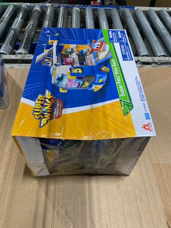 Photo 1 of *** DAMAGE TO THE BOX *** Super Wings Season 7 New Super Pets' Mini Base?Transforming Playset from Bus to Aircraft, with Super Pet Jett & Dizzy, Role Play Toys for Kids, Gifts for Girls Boys Age 3+