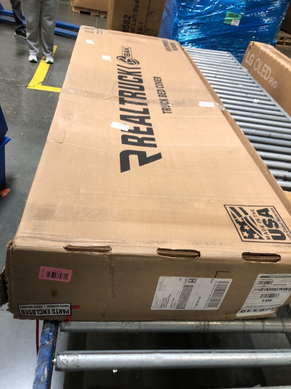 Photo 1 of ***MISSING ONE RAIL AND HARDWARE***
5/3/2026 ***FINALE SALE/NO RETURN, SOLD AS PARTS ONLY***
RealTruck BAK BAKFlip MX4 Hard Folding Truck Bed Tonneau Cover | 448126| Fits 2021-2026 CHEVY COLORADO