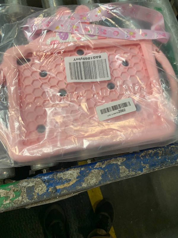 Photo 1 of *MINOR DAMAGE - USED*
VOFUOE for iPad 10th Generation Case 10.9 Inch 2022 Kids Girls for iPad A16 Case 11th Generation 2025 with Screen Protector Shoulder Straps Handle Cute Rabbit Soft Silicone Tablet Cover-Pink