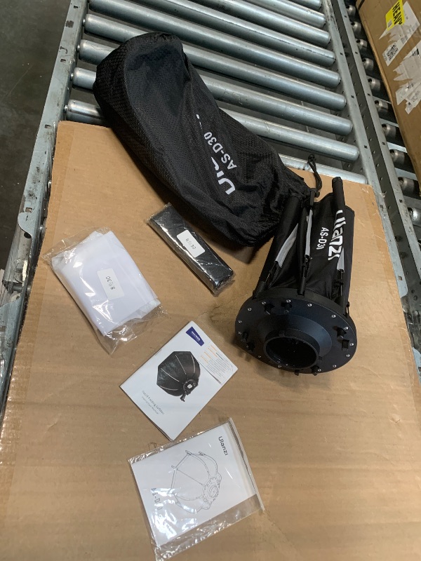 Photo 1 of ***SIMILAR***

CONCEPT 15.7"/40cm Octagonal Softbox, Quick Folding Quick Set Up Compatible with PL-60B COB LED Video Light with Diffusers/Honeycomb Grid/Bag