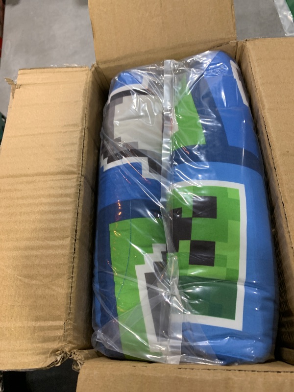 Photo 1 of Jay Franco Minecraft Monster Hunters 5 Piece Queen Bed Set - Includes Reversible Comforter & Sheet Set - Bedding Features Creeper - Super Soft Fade Resistant Microfiber (Official Minecraft Product)