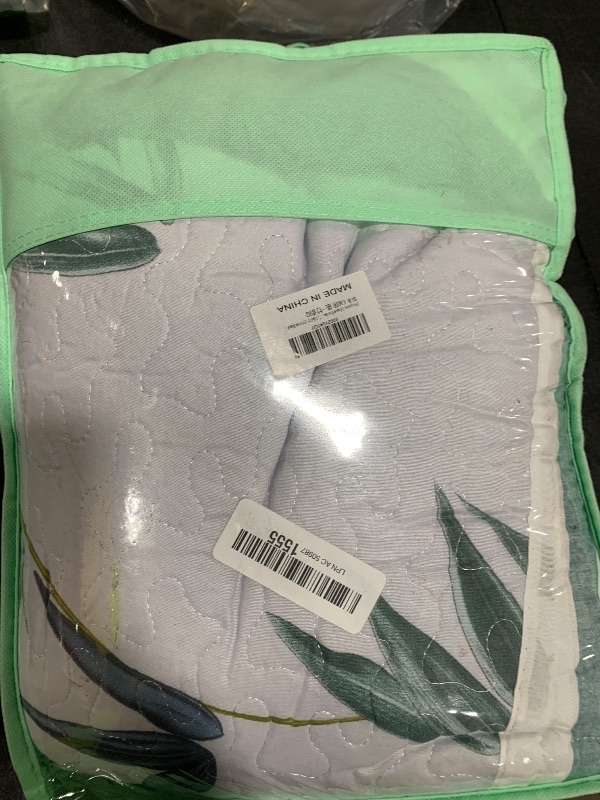 Photo 1 of  3pcs Botanical Comforter Set Full/Queen, Flowers n Leaves Print on Green Tint, Smooth Soft Microfiber Bedding Comforter Set for All Season, 1 Comforter n 2 Pillow Shams, 90x90 inches