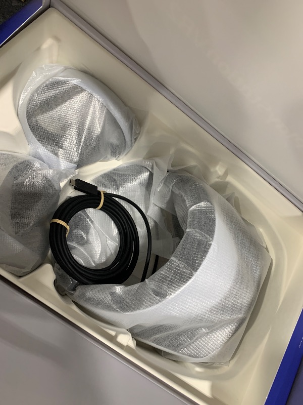 Photo 1 of PlayStation VR2 Horizon Call of The Mountain™ Bundle (PSVR2)