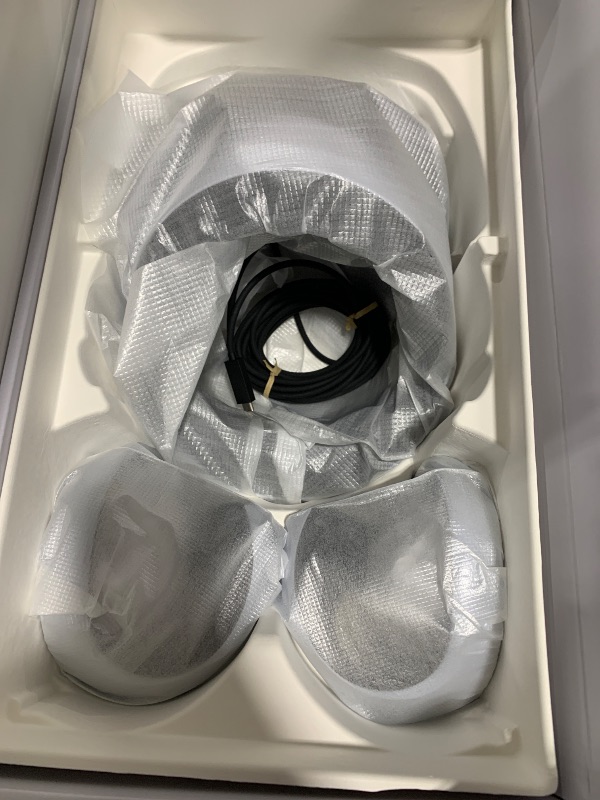 Photo 1 of PlayStation VR2 Horizon Call of The Mountain™ Bundle (PSVR2)