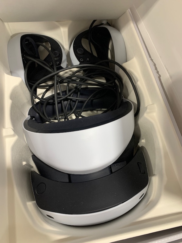 Photo 1 of PlayStation VR2 Horizon Call of The Mountain™ Bundle (PSVR2)