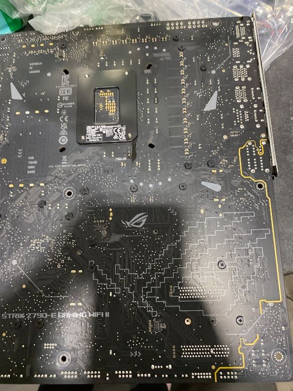 Photo 1 of ASUS ROG Strix Z790-E Gaming WiFi II LGA 1700(Intel 14th & 13th & 12th Gen)ATX gaming motherboard(DDR5,PCIe 5.0,2.5 Gb LAN,5XM.2 slots,PCIe 5.0 x16,WiFi 7 front-panel connector with PD 3.0 up to 30W.