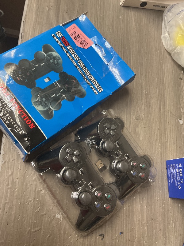 Photo 1 of C-Zone 2.4GHz USB Twins Wireless game Controller Gamepad Joystick With WIN98/2000/X/2003VISTA/WIN7 SYSTEM TV Box