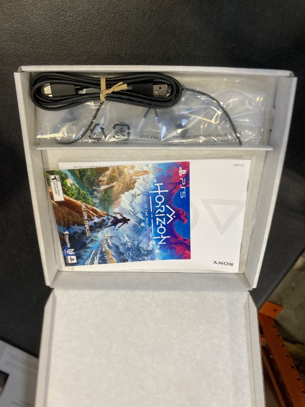 Photo 1 of PlayStation VR2 Horizon Call of The Mountain™ Bundle (PSVR2)