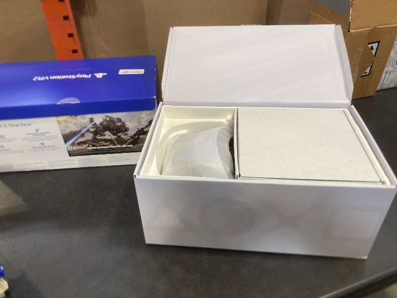 Photo 1 of PlayStation VR2 Horizon Call of The Mountain™ Bundle (PSVR2)