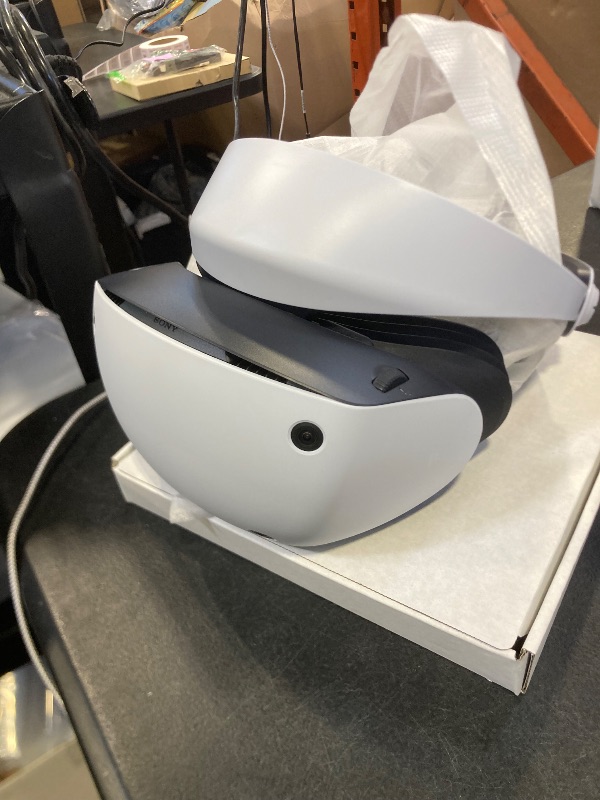 Photo 1 of PlayStation VR2 Horizon Call of The Mountain™ Bundle (PSVR2)