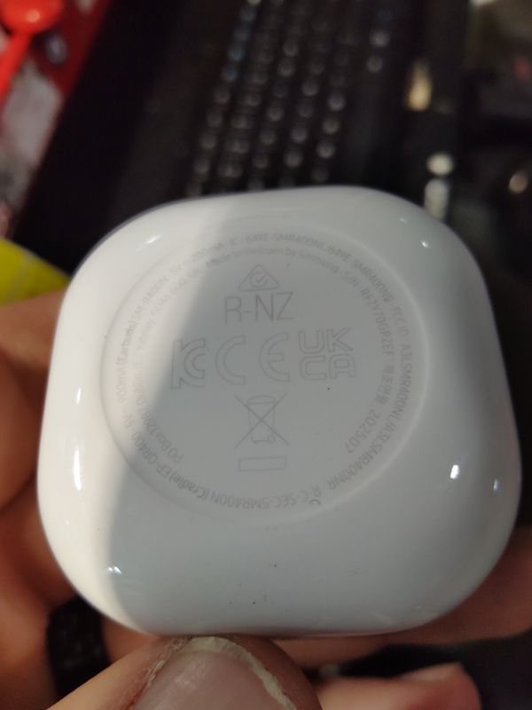 Photo 1 of ***2 RIGHT EAR BUDS***
Samsung Galaxy Buds FE True Wireless Bluetooth Earbuds, In-Ear Secure Fit, Noise Cancelling, Auto Switch Audio, Touch Control, Built-in Voice Assistant, White [US Version, 1Yr Manufacturer Warranty]