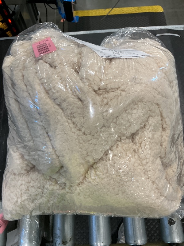 Photo 1 of 1 Pack 3 Calming Blankets Fluffy Premium Fleece Pet Blanket Soft Sherpa Throw for Dog Puppy Cat Beige Large (41" x31'')