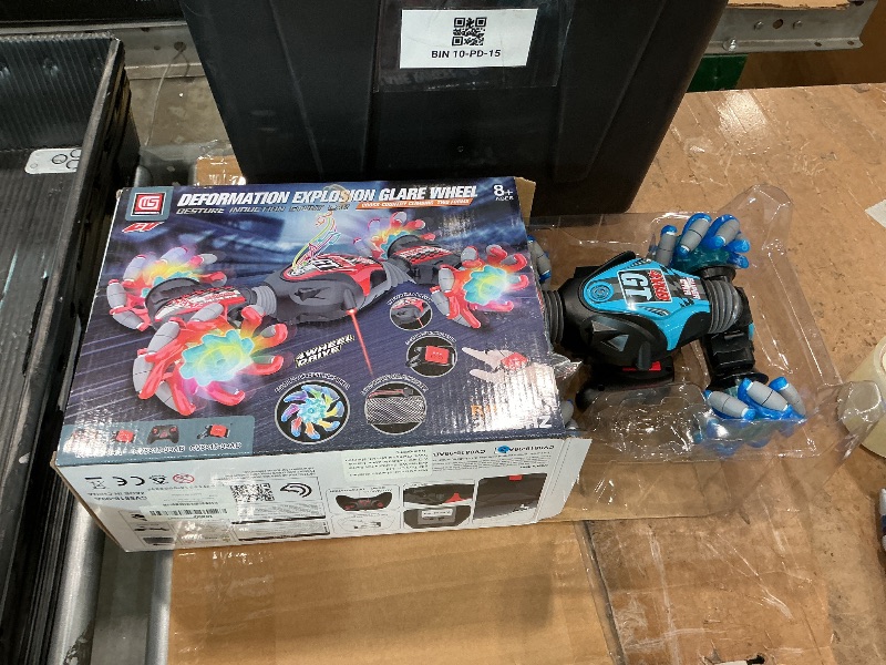 Photo 1 of 1:16 Gesture Sensing RC Stunt Car, Hand Controlled Remote Control Twist Cars with Light & Music, 4WD 360° Rotate Transform Drift, Gifts for 8-12 Kids Age 8 9 10 11 12 Yrs Old?