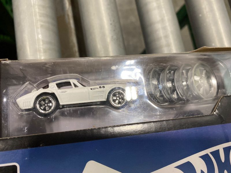 Photo 1 of *USED*
Mattel Brick Shop Hot Wheels Elite Series Building Set, Corvette Grand Sport with 918 Pieces, Realistic Details and Custom Decals, Adult Collectors and Kids Ages 10+