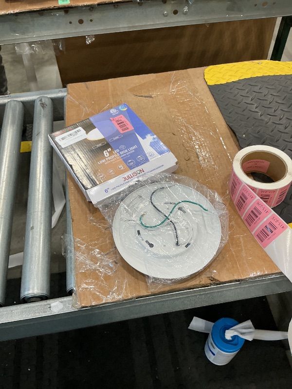 Photo 1 of “6 led low profile disk light