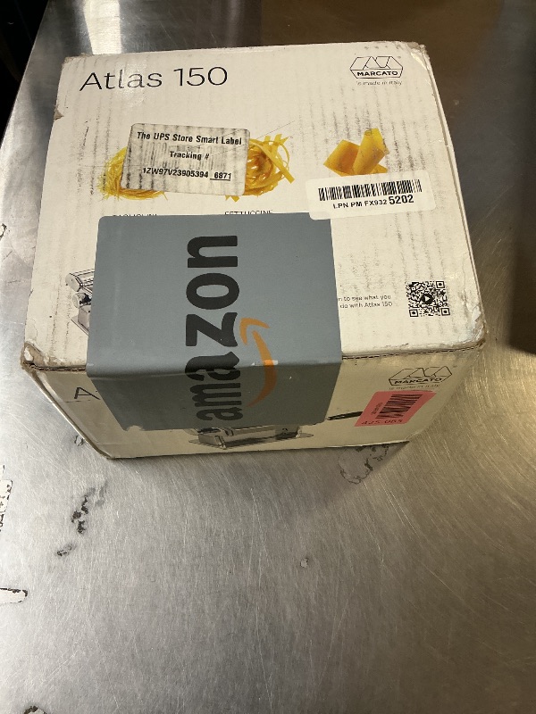 Photo 1 of MARCATO Made in Italy Atlas 150 Classic Manual Pasta Maker Machine, Chrome Steel with Black Hand Crank. Makes Lasagna, Fettuccine & Tagliolini.