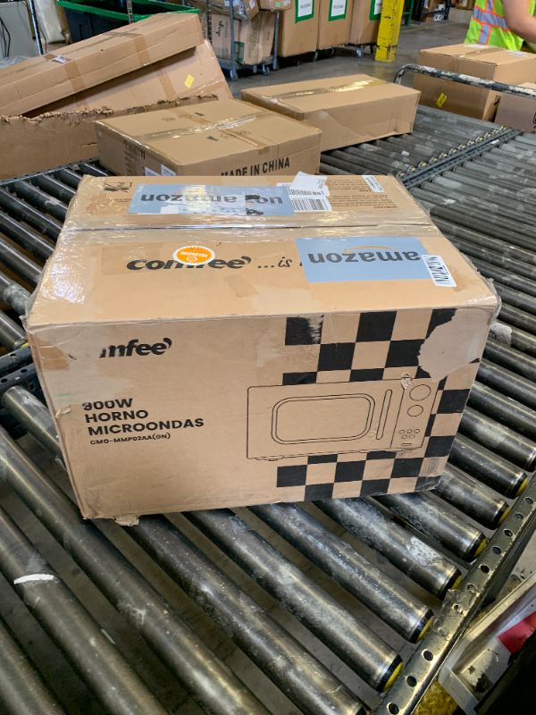 Photo 1 of COMFEE' Retro Microwave Oven, Small Microwave with 6 Auto Menus, 0.9 cu.ft Countertop Compact Microwave with Multi-stage Cooking, Mute Function, LED digital, Green/900W, CMO-MMP02AA(GN)