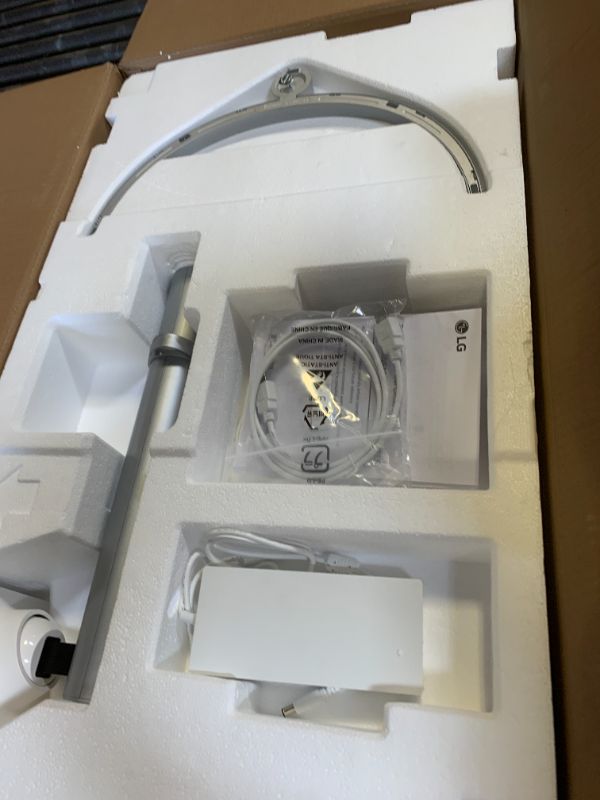 Photo 1 of LG 32UP83AK-W 32-inch Ultrafine 4K UHD (3840 x 2160) IPS Computer Monitor, 60Hz, HDR10, Built-in Speaker, Reader Mode, HDMI, DisplayPort, USB Type-C 60W PD, Tilt/Height/Pivot Adjustable Stand, White