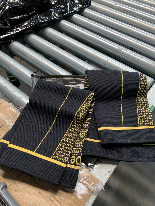 Photo 1 of ***(USED)***Full Leg Sleeves Long Compression Leg Sleeve Knee Sleeves Protect Leg, for Man Women Basketball, Arthritis Cycling Sport Football, Reduce Varicose Veins and Swelling of Legs