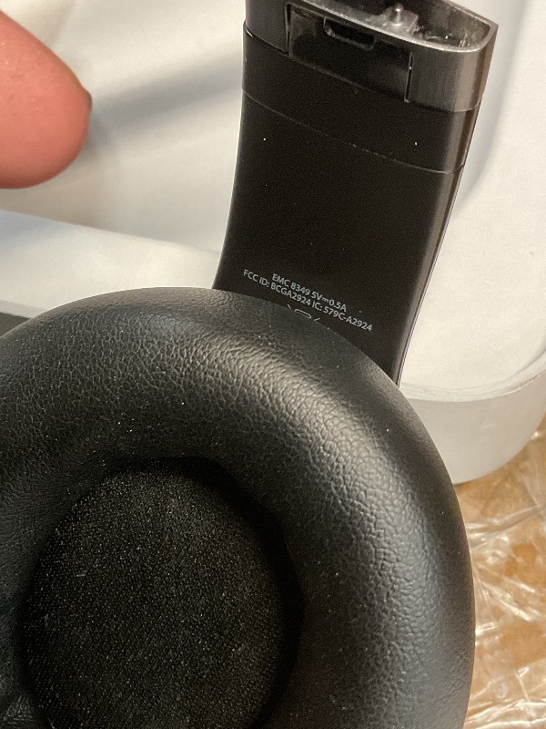 Photo 1 of ** PARTS ONLY MAJOR DAMAGE EARPIECE BROKE ITEM IS STILL FUNCTIONAL NEEDS REPAIRED**
Beats Studio Pro Wireless Over-Ear Headphones - Black