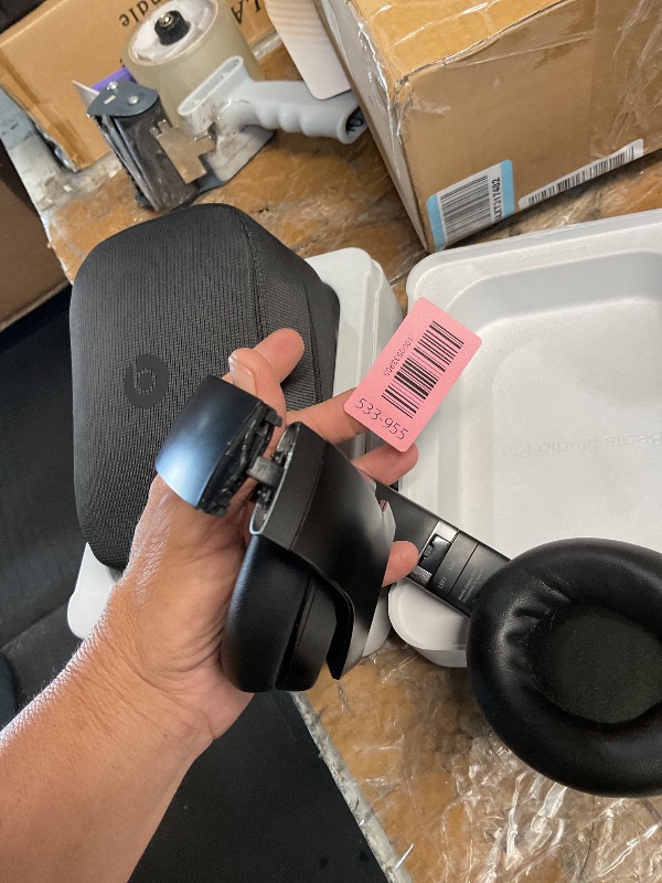 Photo 1 of ** PARTS ONLY MAJOR DAMAGE EARPIECE BROKE ITEM IS STILL FUNCTIONAL NEEDS REPAIRED**
Beats Studio Pro Wireless Over-Ear Headphones - Black
