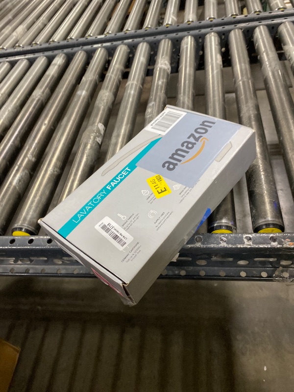 Photo 1 of Single Hole Bathroom Faucet with Pull Out Sprayer Dual Mode Mixer Tap for Hot and Cold Water 360° Rotation Single Handle Multi-Function Retractable Pull Down Sink Faucet