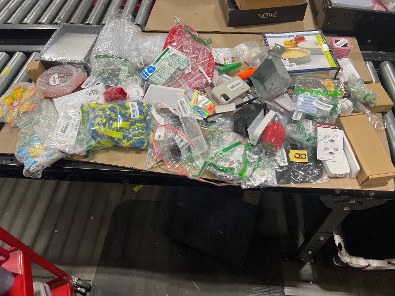 Photo 1 of box of mixed items