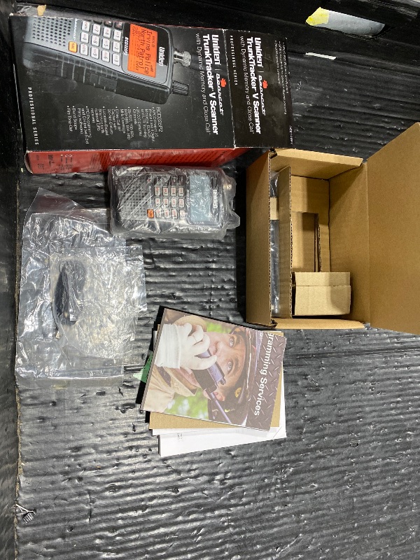 Photo 1 of Uniden BCD325P2 Handheld TrunkTracker V Scanner. 25,000 Dynamically Allocated Channels. Close Call RF Capture Technology. Location-Based Scanning and S.A.M.E. Weather Alert. Compact Size.