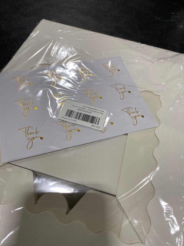 Photo 1 of Kucoele 20 PCS Pie Boxes, 9 x 9 x 2.5 Inches Bakery Boxes with Window, Auto-Popup Cookie Boxes White Treat Boxes for Chocolate Strawberries, Pastries, Muffins, Donuts