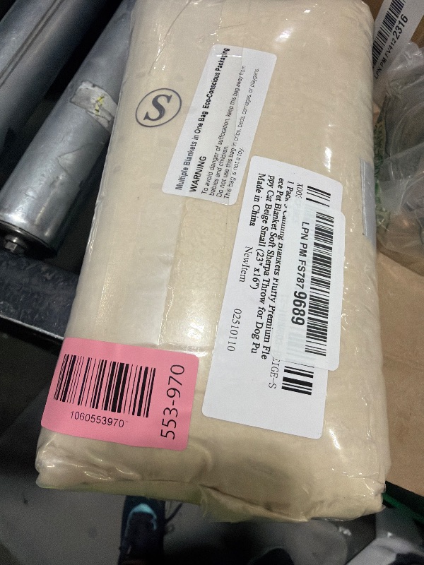 Photo 1 of 1 Pack 3 Calming Blankets Fluffy Premium Fleece Pet Blanket Soft Sherpa Throw for Dog Puppy Cat Beige Small (23" x16'')