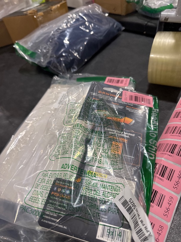 Photo 1 of ******MISSING PARTS*****Fiskars Pro Retractable Utility Knife, Heavy Duty Box Cutter with CarbonMax Long-lasting Snap Blade, and Easy Hinge Open with Quick Blade Change and Storage, Orange/Black