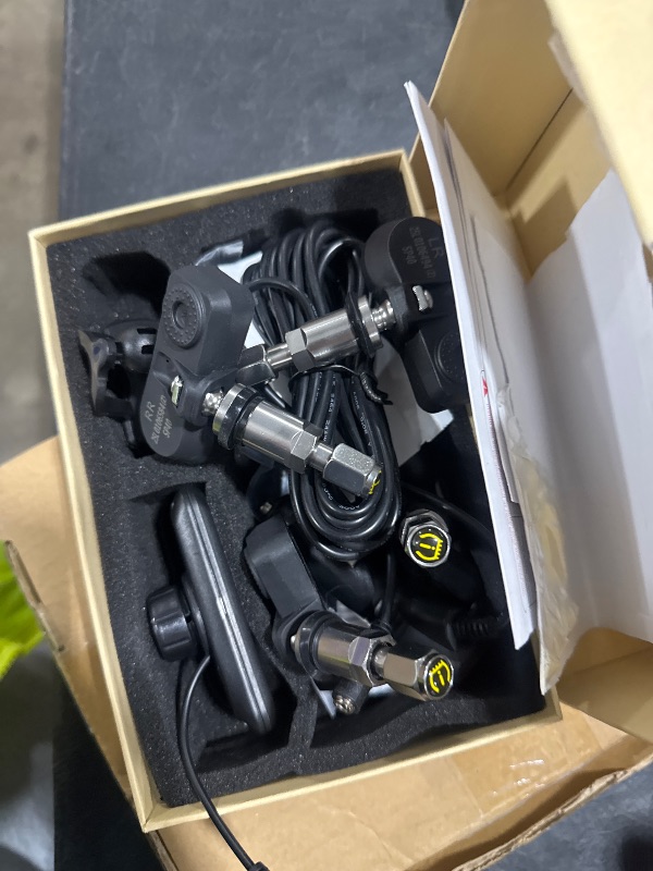 Photo 1 of Tire Pressure Sensor, Car TPMS Tyre Pressure Monitoring System LCD Cigarette Lighter USB 4 Internal Sensor, Black, Pressure Range: 0~99psi?0~6.8bar?