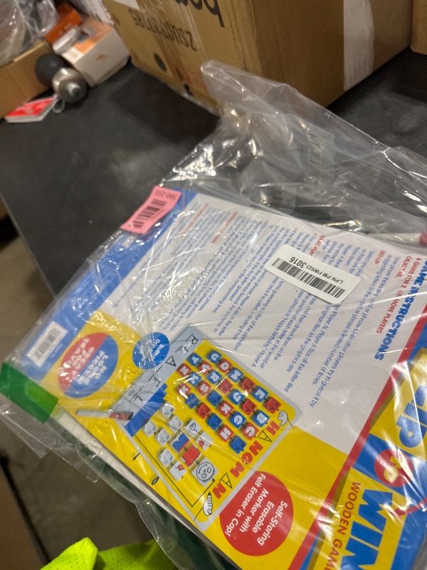 Photo 1 of Melissa & Doug 538540 Hangman, Multi