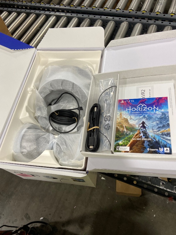 Photo 1 of PlayStation VR2 Horizon Call of The Mountain™ Bundle (PSVR2)