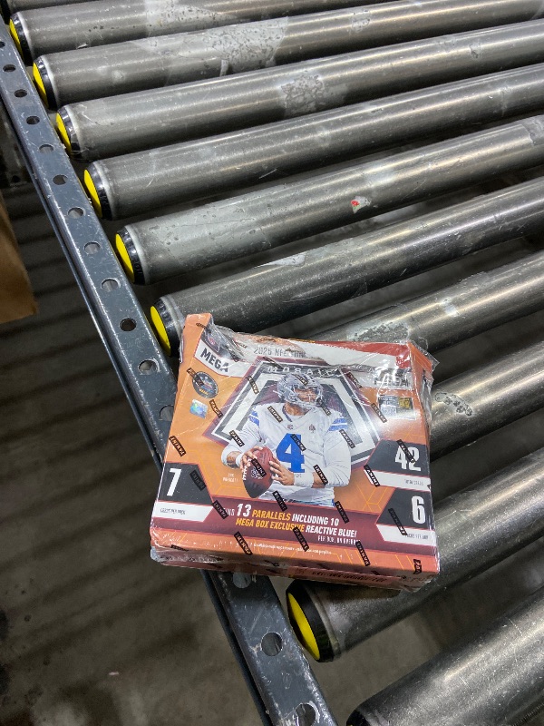 Photo 1 of 2025 Panini Mosaic Football Trading Cards Mega Box