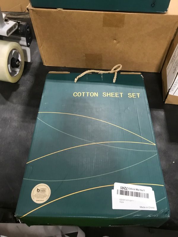 Photo 1 of REDASW 100% Egyptian Cotton Sheet Set 4 Pcs Queen Size Sheets 1000 Thread Count Breathable Soft Bedding Set Fitted Sheet with 16" Deep Pocket (Queen, White)