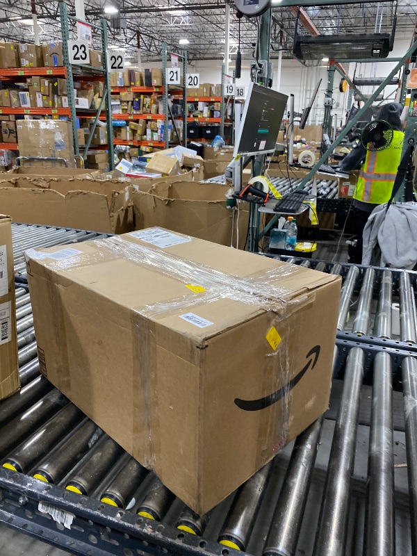 Photo 1 of SAILINGSTORY Wooden Model Ship USS Constitution 1/100 Scale Replica Frigate Sailing Warship Model Sailboat Decor