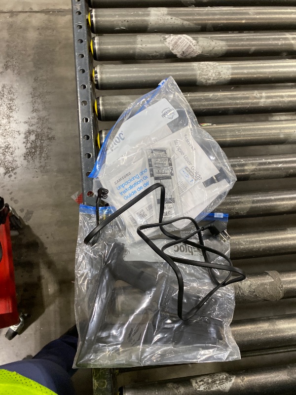 Photo 1 of Samsung 43-Inch Class QLED Q7F Series Samsung Vision AI Smart TV (2025 Model, 43Q7F) Quantum HDR, Object Tracking Sound Lite, Q4 AI Gen1 Processor, 4K upscaling, Gaming Hub, Alexa Built-in