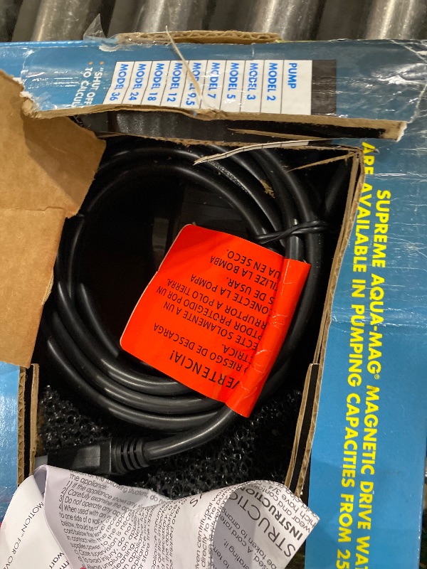 Photo 1 of Pondmaster 02710 Model 9.5 Supreme 950 GPH Magnetic Drive Pond Pump (Open Box)