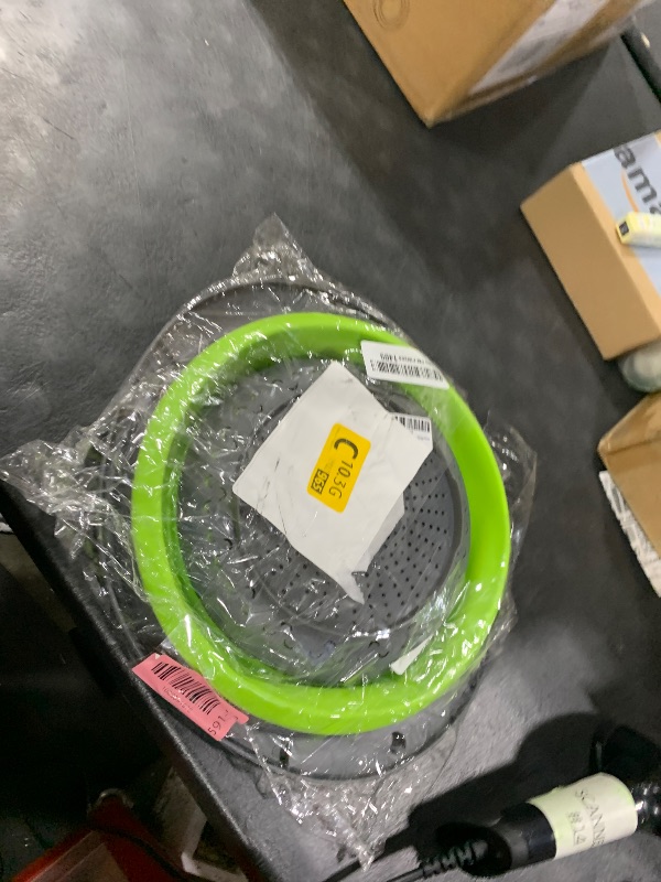 Photo 1 of "Balevi Collapsible Strainers for Kitchen - Collapsible Colander Set of 2 Made of Silicone - Collapsible Strainer with Little Pegs to Keep Food Elevated - Green"