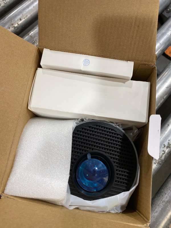 Photo 1 of ?Electric Focus?Magcubic Mini Projector 4K Support, Smart Projector with WiFi 6 and Bluetooth 5.4, 5W Soundbase Speaker, 180° Rotation, Portable Proyector for Home Theater