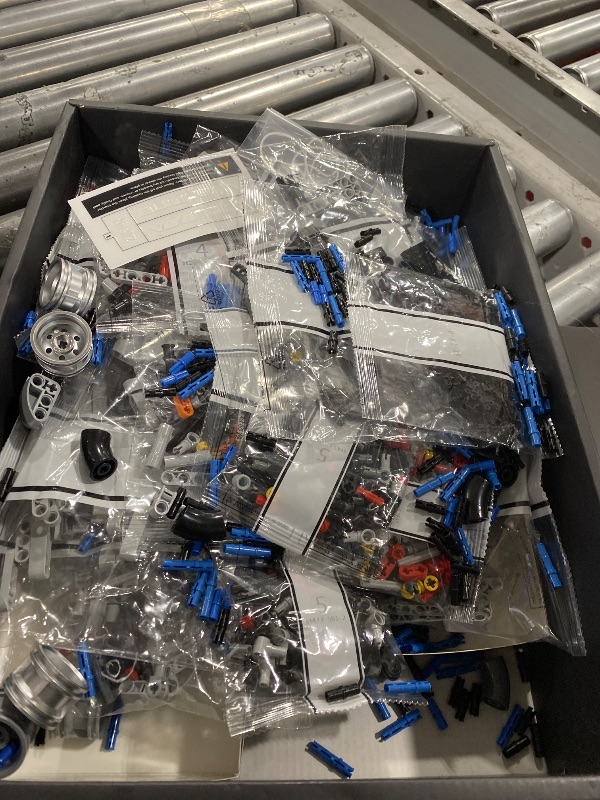 Photo 1 of Nifeliz V8 Engine Building Set, Exclusive Advanced Collector's Engine Model, Physical Science Experiment Toy for Adults, Home or Office Décor (2725 PCS, NF10287)