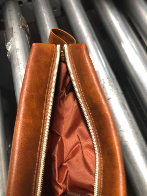 Photo 1 of "BEST MAN" Men/s Leather Toiletry Bag