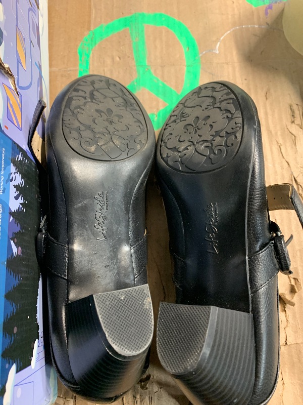 Photo 1 of ***(USED/ MINOR DAMAGE)***LifeStride Women's ROZZ Shoe, Black, 9 M US