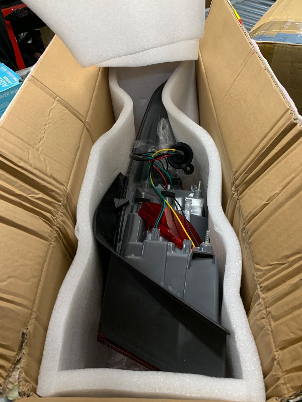 Photo 1 of **CRACKED** Boine Left Driver Side Tail Light Compatible With 2011 2012 2013 Hyundai Elantra Rear Light Brake Lamps Replaces 924013Y000 HY2804119 (Left Driver Side)