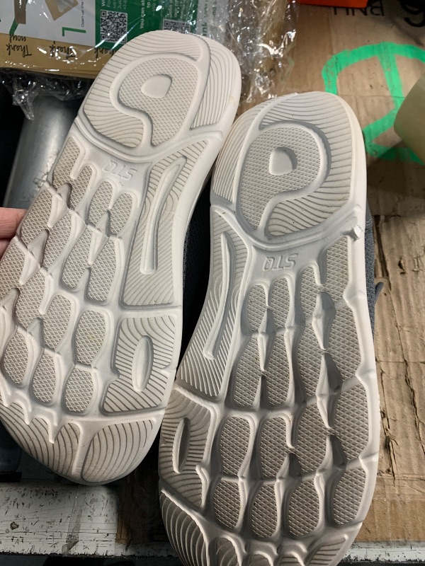 Photo 1 of ***(USED/ MINOR DAMAGE)***STQ Wide Toe Box Shoes Women Walking Shoe, Hook and Loops Orthopedic Shoes with Arch Support for Seniors, Bunions, Plantar Fasciitis, Hammertoes, Swollen Feet,Dark Grey Size 8.5